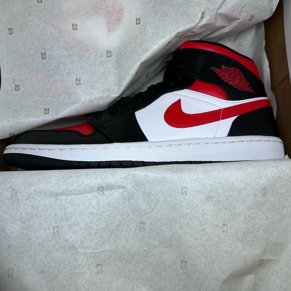 Nike Air Jordan 1 Mid Size Men’s 10.5 - LAST CHANCE!!! - Picture 14 of 14